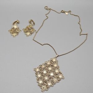 Vtg Sarah Coventry Mesh Chain Flowers Gold Tone Pendant Necklace & Earrings Set